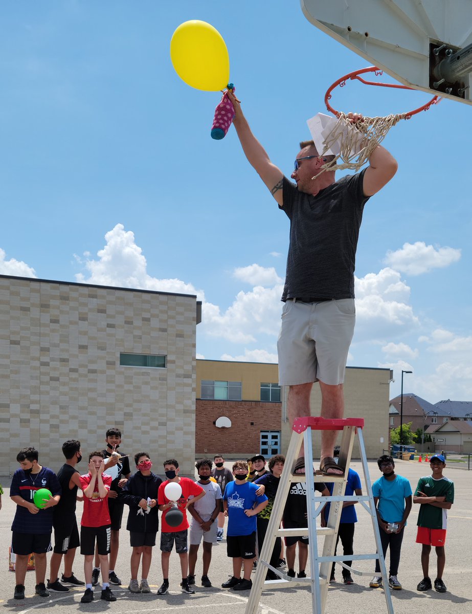 stjuliabilliart's tweet image. The Grade 7 Design Challenge was a huge success! 🪂🥚Well, for the most part... 🍳 #STREAM #EggDropChallenge @YCDSB @laurasawicky @DomenicScuglia