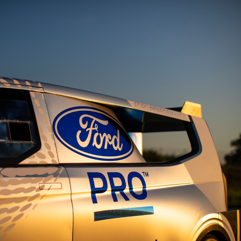 FordNewsEurope's tweet photo. Ever wondered what happens when #FordPro and @FordPerformance unite?
📱#SYNC4 Touchscreen
⚡️4 electric motors
🚐5 drive modes
🔋50 kWh battery
🔌Zero emissions
And so much more…
Learn all about the #FordProElectricSuperVan on our #FordBlog.
#FOS #gw_ford
