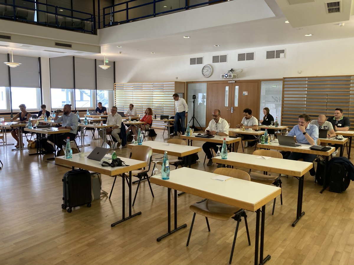 Vediso_eV's tweet photo. Heute findet unsere #vediso-Mitgliederversammlung statt - erstmals als #hybrideVeranstaltung. Wir freuen uns, euch live in #FFM sowie #digital zu treffen. Wir werden wichtige Erfahrungen und Tipps zu #hybridenEvents sammeln und mit unseren Mitgliedern teilen. https://t.co/KjfaGpNQVI