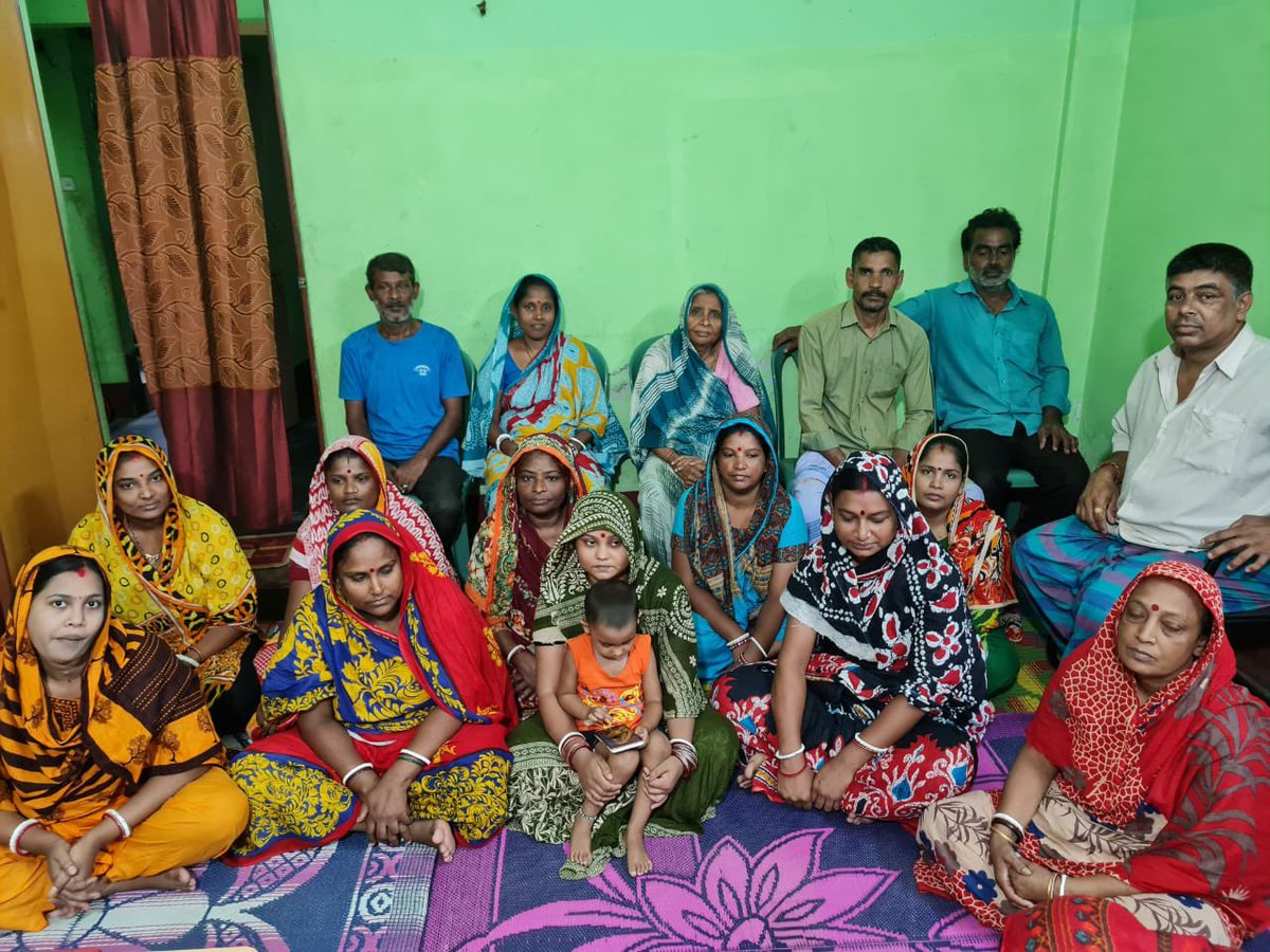 Awaj_fdn's tweet photo. With the combined effort of @FJS &amp; @Awaj_fdn, we conduct awareness training for #Dalit community's #nutrition, diet, #hygiene &amp; #reproductivehealth https://t.co/c8Y66bvPQe