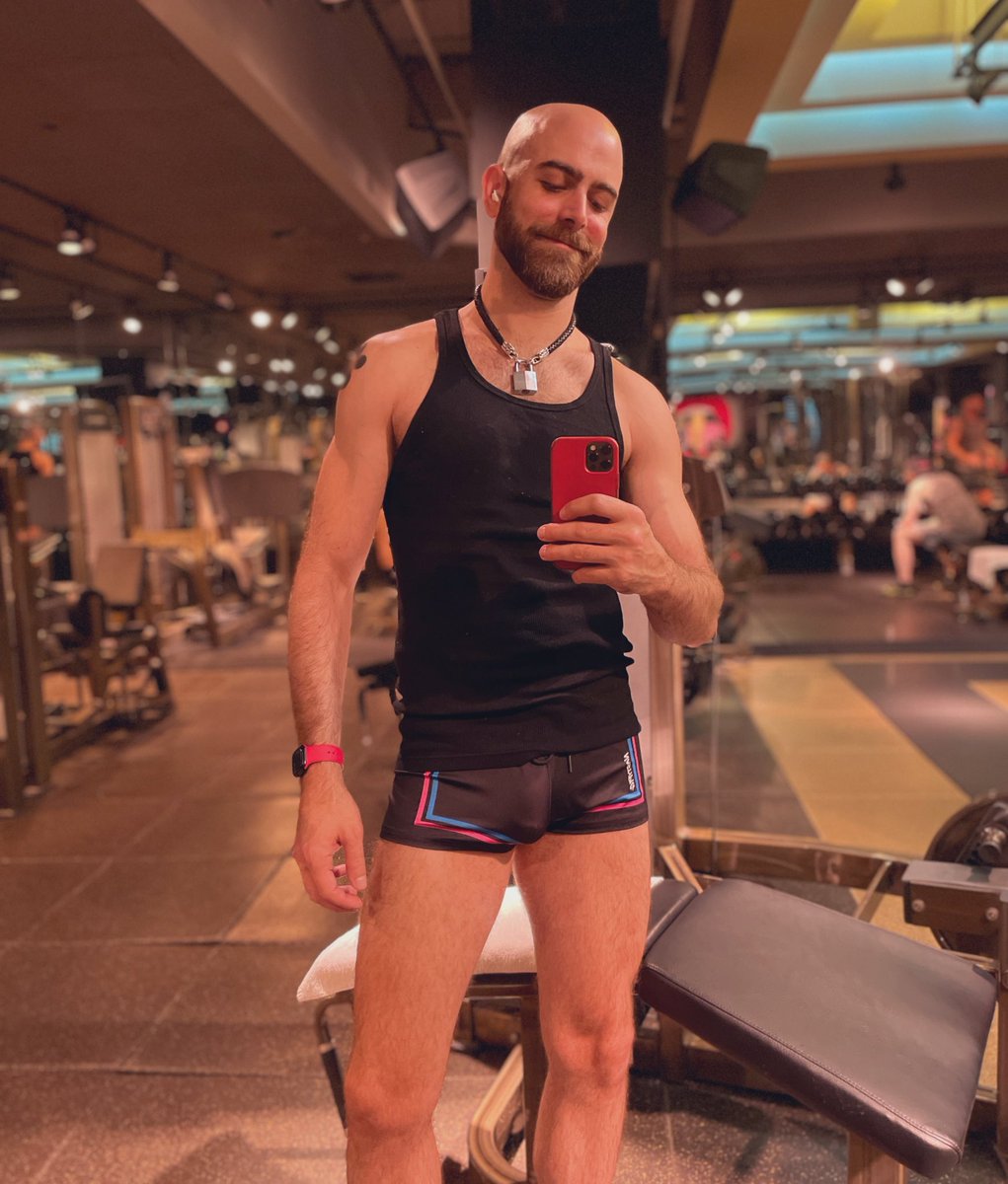 champleatherpup's tweet photo. Serving visible bone today at the gym. https://t.co/RUG15G5kus