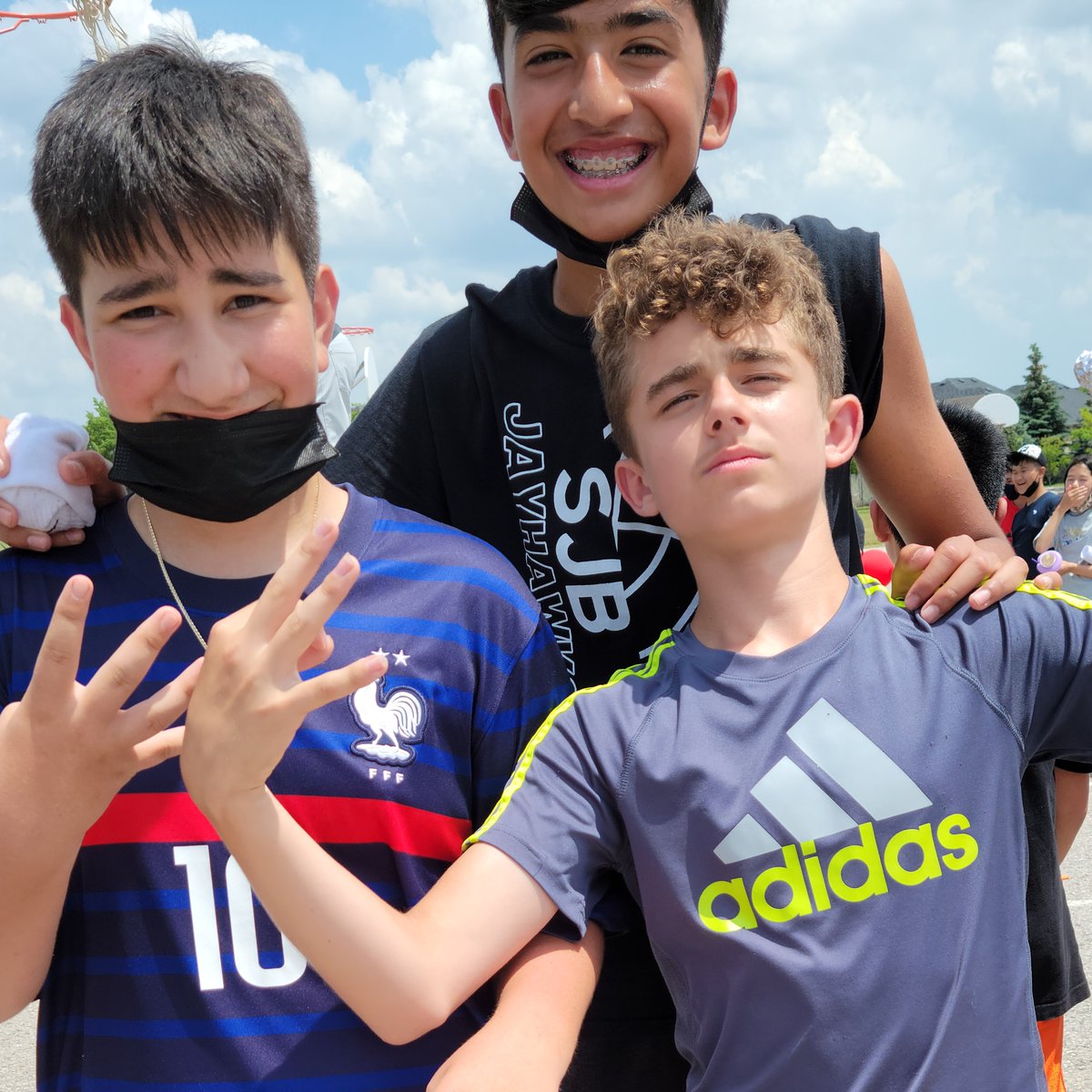 stjuliabilliart's tweet image. The Grade 7 Design Challenge was a huge success! 🪂🥚Well, for the most part... 🍳 #STREAM #EggDropChallenge @YCDSB @laurasawicky @DomenicScuglia