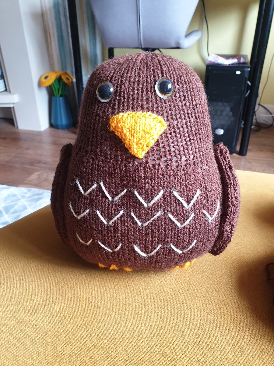 EmmaJanesLife's tweet photo. Busy busy busy today but owl no 2 finished 😊
Owl no 3 just needs his wings 😊
#Knitter #Owls #CommissionOrder https://t.co/o68KQHESkM