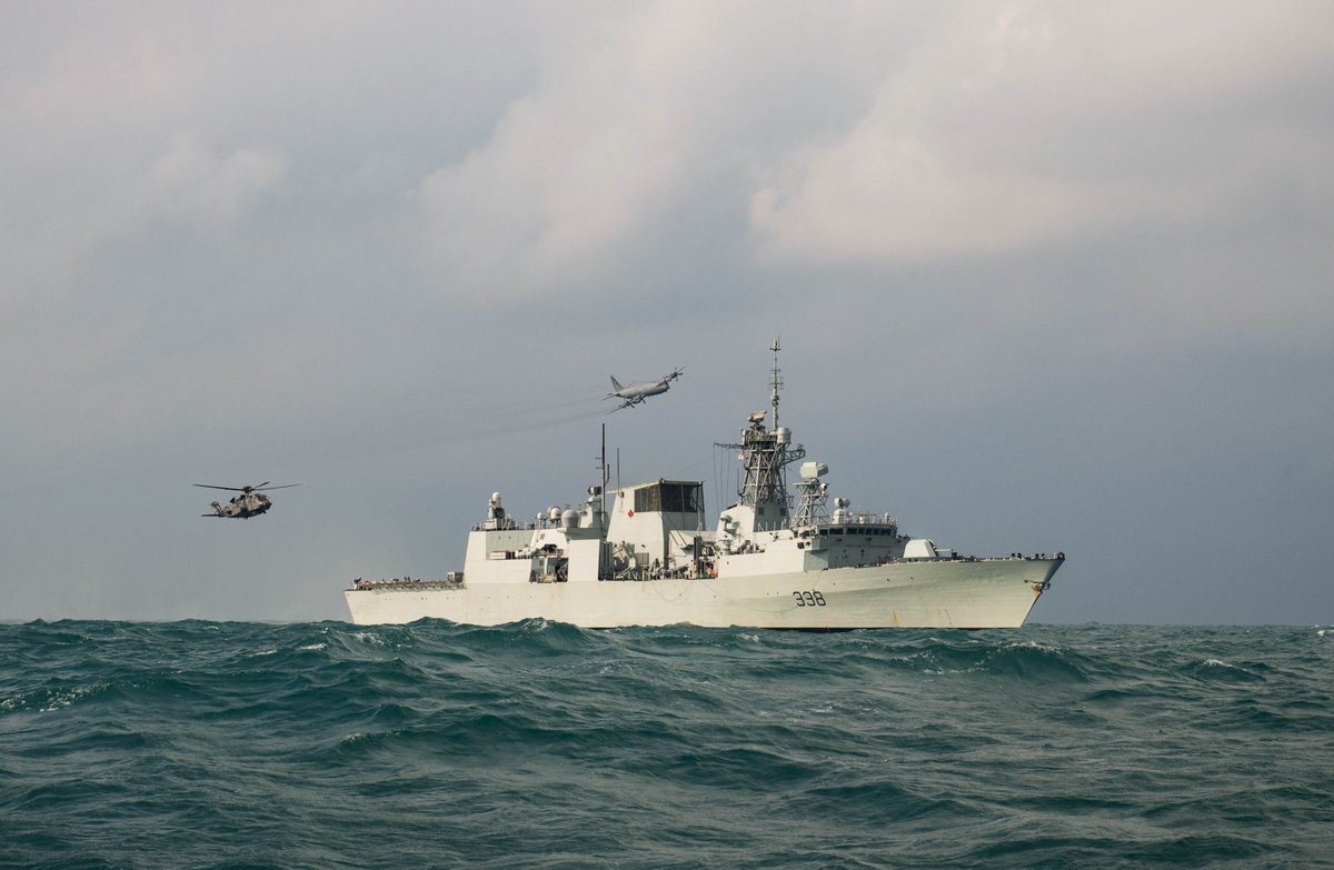 #WeTheNavy are sending 🎈Happy Anniversary🎈 wishes to <a href="/HMCSWinnipeg/">HMCS/NCSM Winnipeg</a> commissioned on this day in 1995. 

#HMCSWinnipeg + #HMCSVancouver departed last week for a 5 month deployment in the Indo-Pacific region.

⚓🌊🦬 canada.ca/en/navy/servic…  

📸 S1 Valerie LeClair

@MARPAC_FMARP