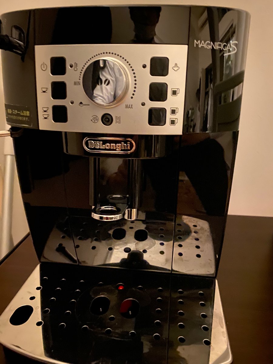 _60766076's tweet photo. カフェ代浮くかと思いきや飲む量増えすぎてそんな節約になってない件。でもそれくらい美味しいコーヒーが毎日飲める😋
#デロンギ全自動コーヒーマシン
#パーフェクト全自動
#デロンギのある暮ら�� https://t.co/9lA48KvXPe
