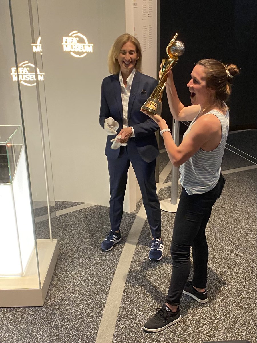 AlexiLalas's tweet photo. Our FIFA #TheNext90 class had an event last night at the @FIFAMuseum. Tradition dictates that when a World Cup winner visits the museum the WC trophy is allowed to be taken out of the glass case and held by the winner. @HeatherOReilly was reunited again. #USWNT 🇺🇸⚽️ https://t.co/H3UQWdjAVP