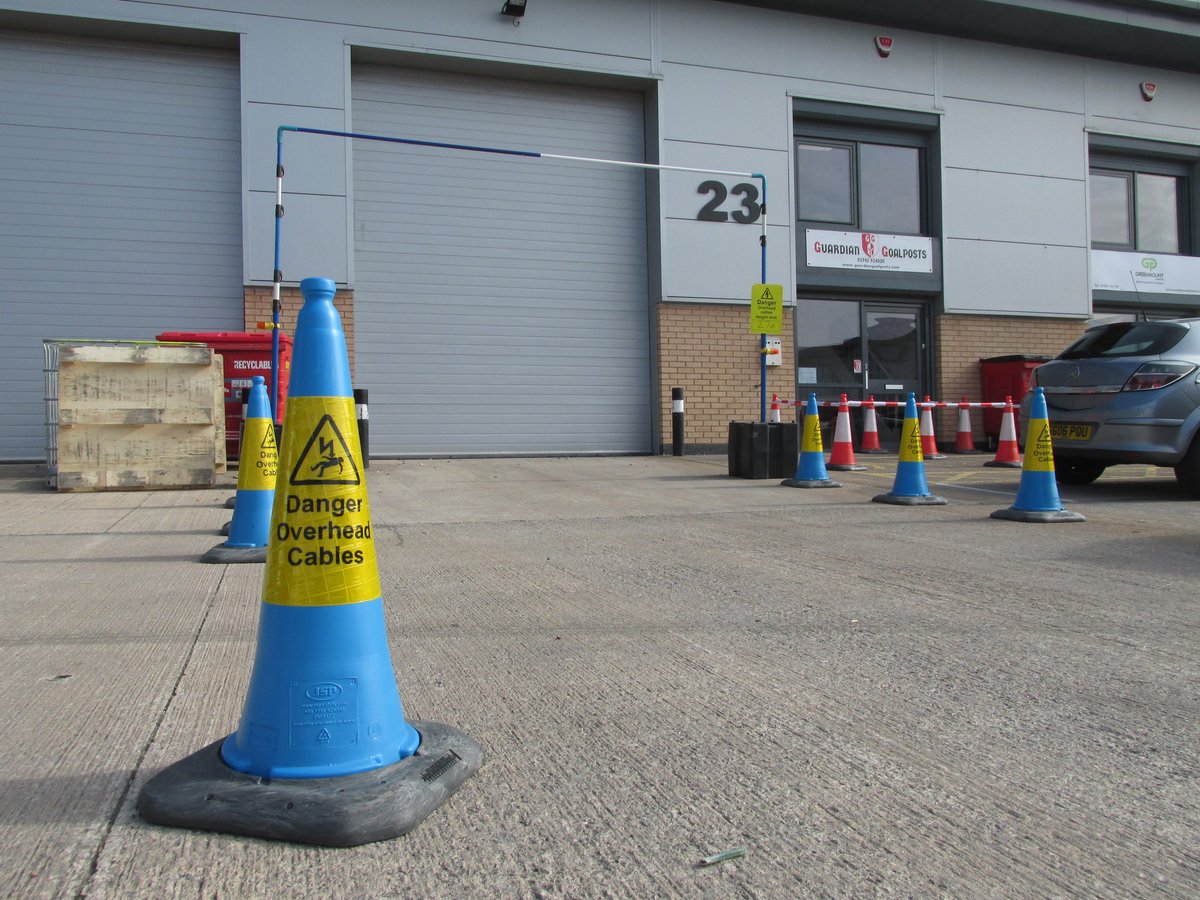 GGoalposts's tweet image. If a Red &amp;amp; White Goalposts System isn&apos;t your thing.. We also stock a range of Blue &amp;amp; White Systems! Everybody knows that variety is the spice of life! 😁  #GS6 #SafetyMatters #HSE #ElectricalSafety #Choices #GuardianGoalposts #CaterForAll