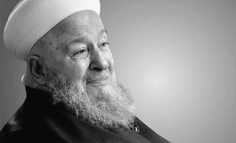 Ömrünü İlme,sünneti seniyyeyi ihyaya ve halkı irşada adamış, bu uğurda büyük bedeller ödemiş, Büyük İslam Alimi Mahmut Ustaosmanoğlu Efendi hazretlerine Allah'tan rahmet, ailesine, cemaatine ve ümmete baş sağlığı diliyorum.
Mekanı cennet, makamı âli olsun