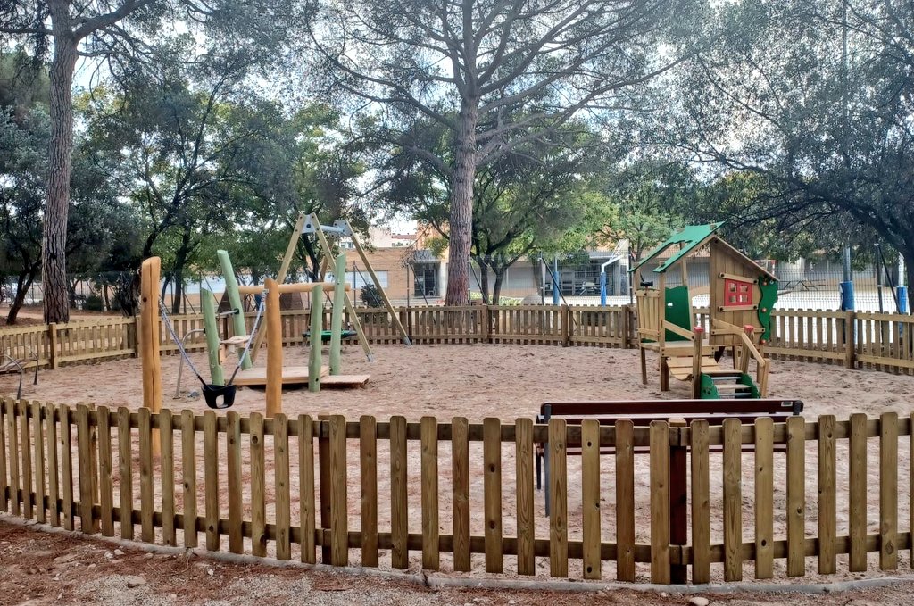 ajlagarriga's tweet photo. Renovem el parc Els Pinetons de #laGarriga: Nous jocs, una nova distribució, nous camins i nous terres i paviments. La reforma del parc ha convertit l’espai en una zona per a l’oci familiar modernitzada i segura. https://t.co/fI93xI7dRv