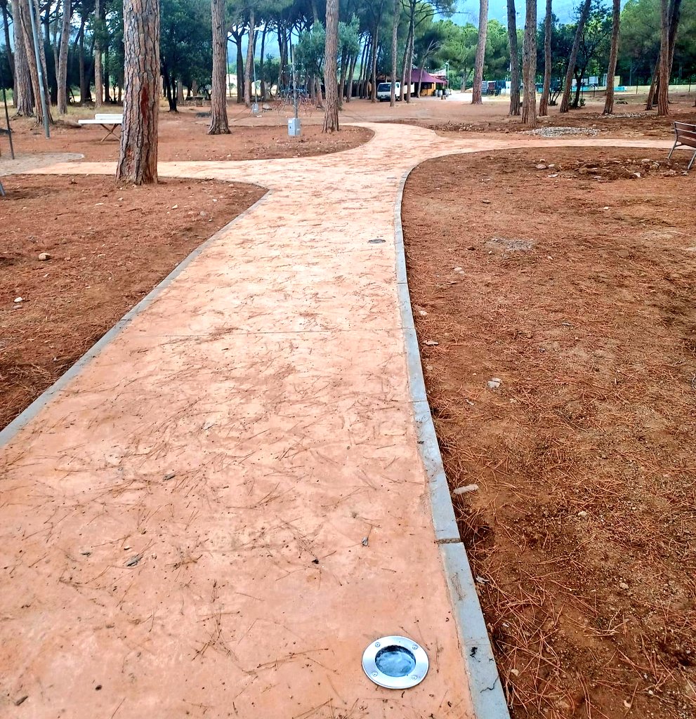 ajlagarriga's tweet photo. Renovem el parc Els Pinetons de #laGarriga: Nous jocs, una nova distribució, nous camins i nous terres i paviments. La reforma del parc ha convertit l’espai en una zona per a l’oci familiar modernitzada i segura. https://t.co/fI93xI7dRv
