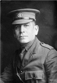 Meet Onondeyoh (Frederick Ogilvie Loft) national historic person and founder of the first pan-Indigenous political organization for #IndigenousRights. Read his story here: ow.ly/77Rp50JtMTJ 
#NIHM2022
📸: <a href="/LibraryArchives/">Library and Archives Canada</a> / <a href="/NationalDefence/">National Defence</a>