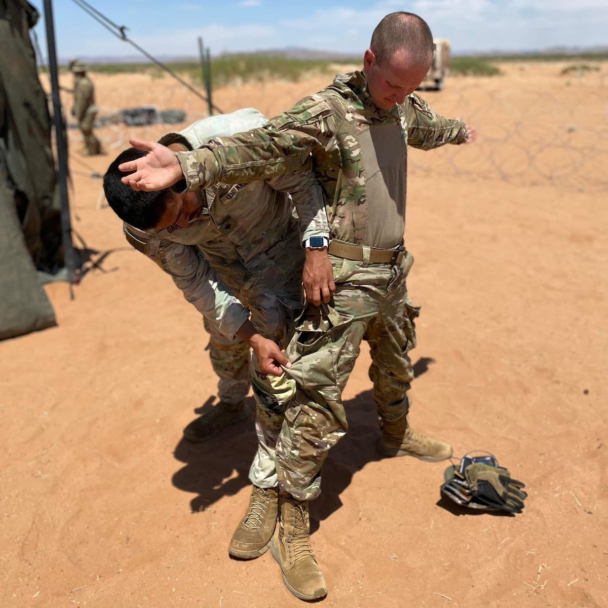 MPRAONLINE's tweet photo. MPs from the 591st MP Company worked hard in the field training on Detainee Operations last week. They focused on collection, screening, processing, transfer, internment, safeguarding, and release of EPWs.
#MilitaryPolice #MPRA #USArmy #ArmyMPs #OftheTroops #FortheTroops https://t.co/v8wErEuu5j