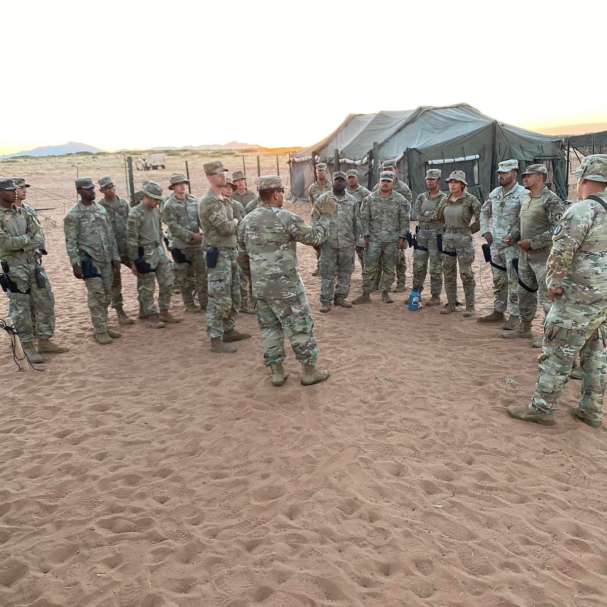 MPRAONLINE's tweet photo. MPs from the 591st MP Company worked hard in the field training on Detainee Operations last week. They focused on collection, screening, processing, transfer, internment, safeguarding, and release of EPWs.
#MilitaryPolice #MPRA #USArmy #ArmyMPs #OftheTroops #FortheTroops https://t.co/v8wErEuu5j