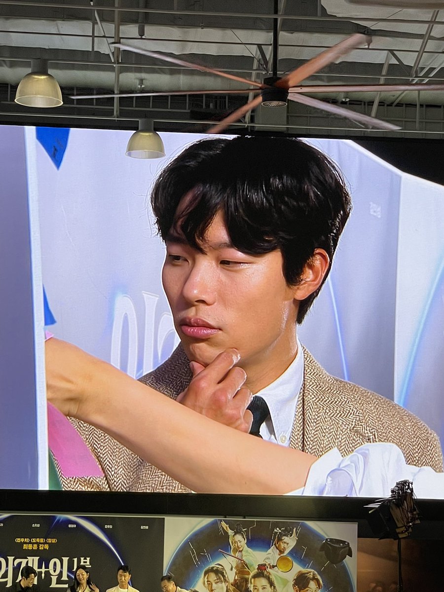 영상을 찍었어야 했는데 연사만 날렸어....👽
