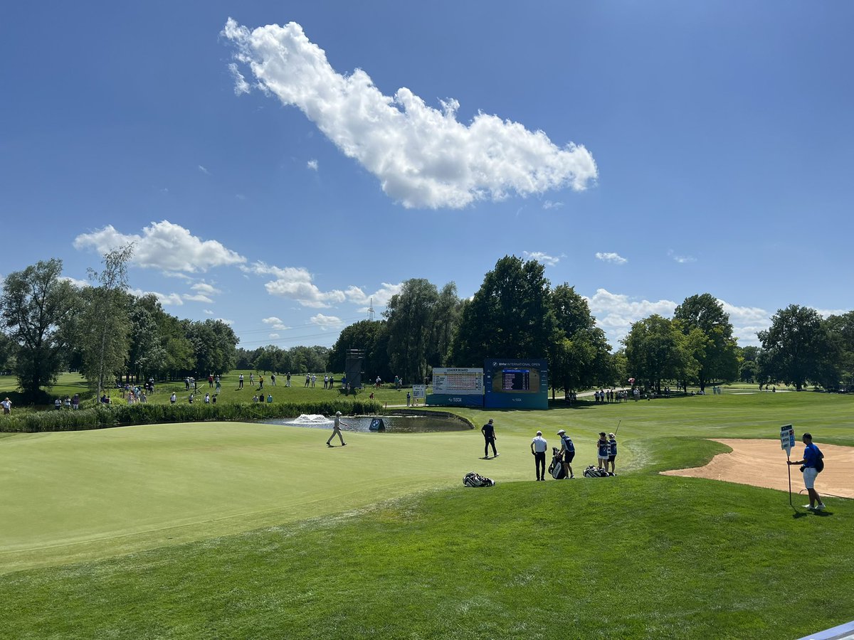 SPORT1's tweet photo. Schöner sonniger Tag in #Eichenried bei den #BMWInternationalOpen. Alle Highlights des ersten Turniertages, der Tee-Off Night und die Golfkünste von @esmuellert_ heute um 19:30 Uhr auf #SPORT1. 📺⛳️ https://t.co/jIG7J7DiSM