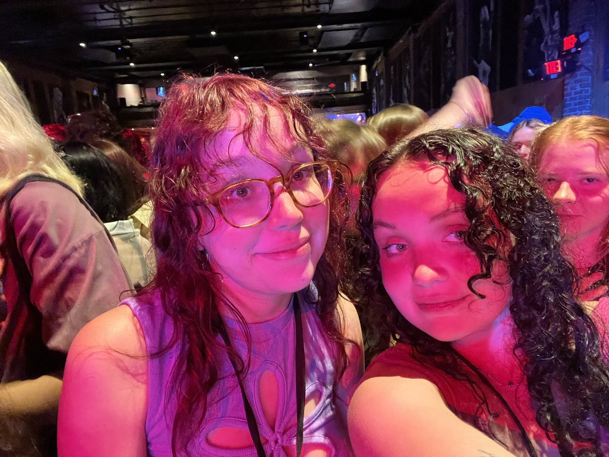 _emilyyrichards's tweet photo. @rolemodel thank you for giving me a night I’ll never forget and being my role model forever and more https://t.co/IIuSU9vBVm