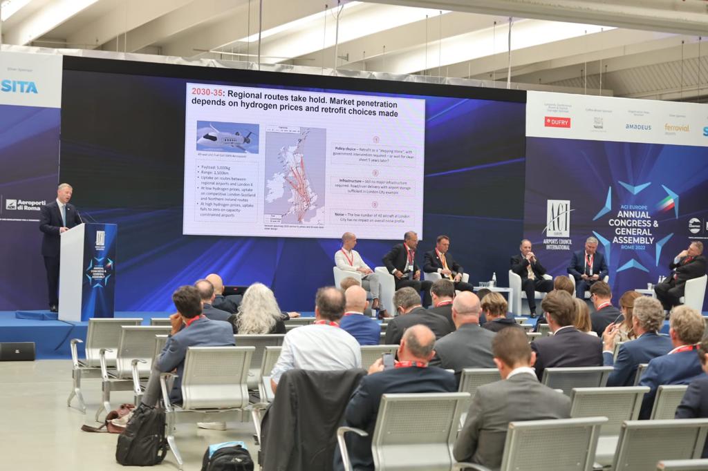 LondonCityAir's tweet photo. Our CEO Robert Sinclair providing an exclusive preview of Project Napkin which will report this summer on how ZEF can be achieved in the UK by 2040 at @ACI_EUROPE annual congress &amp; general assembly in Rome.

 #ACIRome2022 https://t.co/vL65yDkLZ4