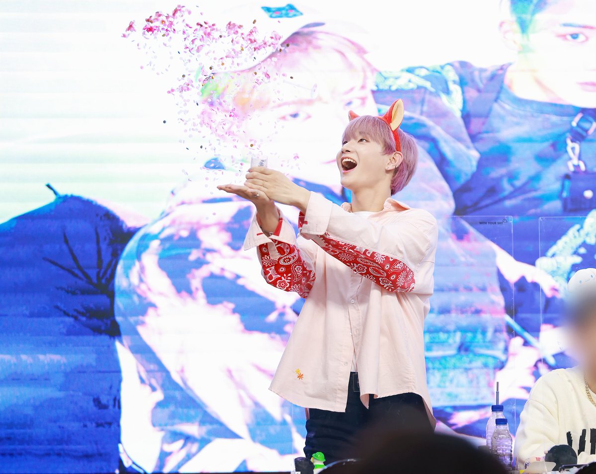 with_your_sky's tweet photo. 220424 메이크스타 팬싸 
[HQ]

아기여우를 사랑하는 모든 사람들과🦊
아기여우가 사랑하는 모든 사람들이 행복하기를 🎂

#기석 #류기석 #GISEOK #DKZ   
#HAPPY_GISEOK_DAY
#밤하늘에서_가장빛나는_기석이 https://t.co/8YZPNYo0Xy