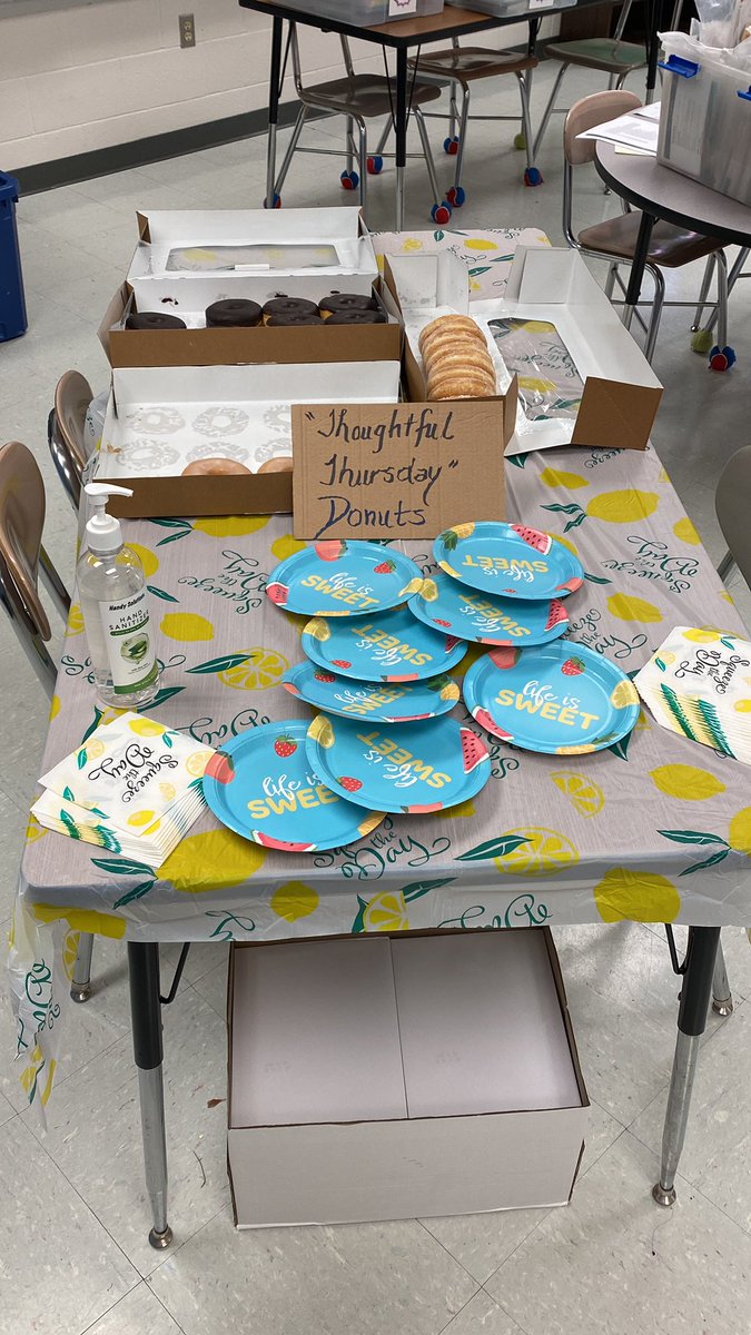 HefnerSchool's tweet photo. Thanks @simc2004 for making our summer staff feel appreciated!! #ccssummerlearning https://t.co/FfwGj25Zt5