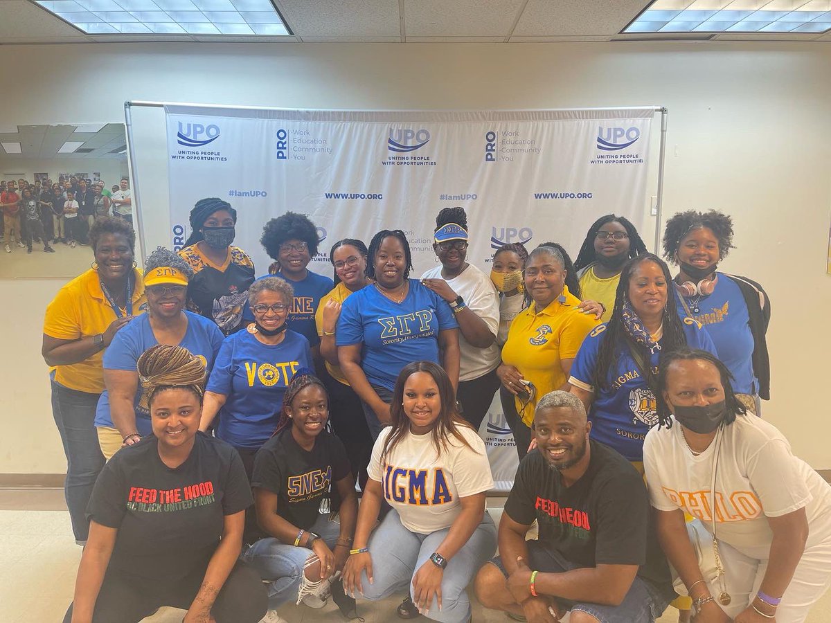 salimadofo's tweet photo. Shout out to the lovely ladies of Sigma Gamma Rho Sorority Inc. for your service. We were able to put together 200 care packages for the Harriet Tubman Women’s Shelter with our #FeedTheHood Project. 

@PhiSigma1938 @SGRho https://t.co/6ye1gSp8YP
