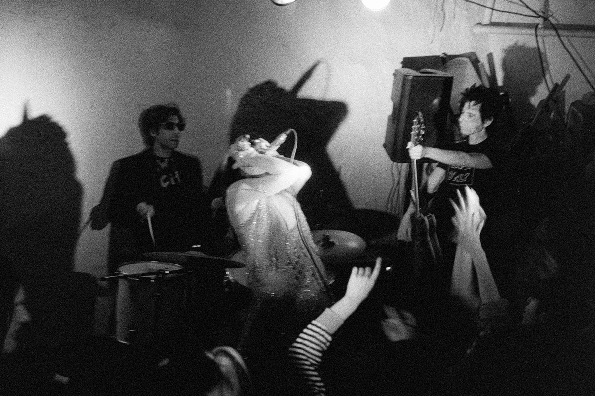 YYYs's tweet photo. Snapshots! Behind the curtain of the ever so very epic #spittingofftheedgeftheworld https://t.co/ukale0Qr8m