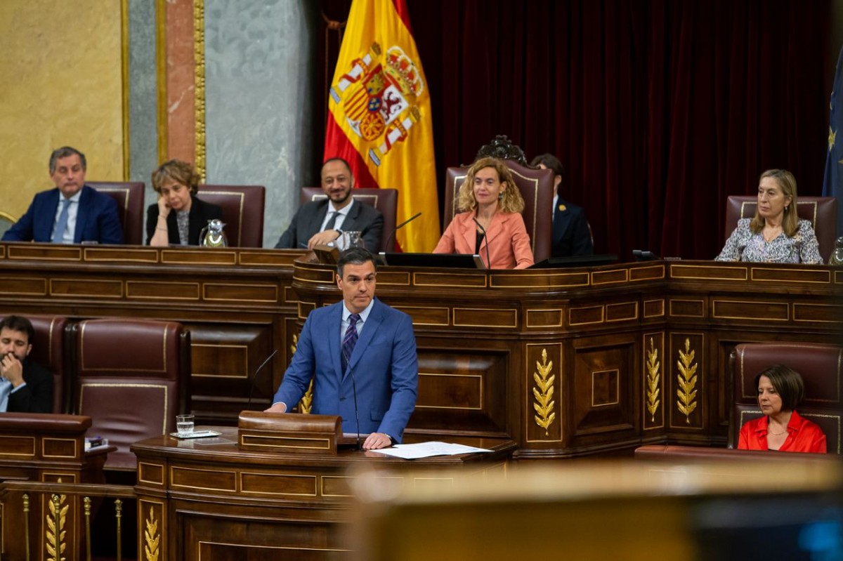 InformacioC's tweet photo. El PSOE, de la mà del PP i Vox, tomba l'ús del català, l'euskera i el gallec al Congrés dels Diputats. https://t.co/uFNSn9lI0z