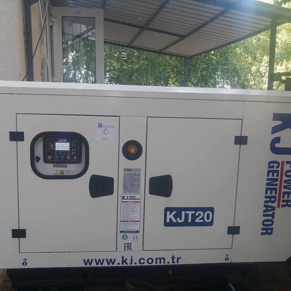 HelpUkr22's tweet photo. We delivered a batch of generators to the city of Huliaipole to ensure the uninterrupted flow of energy to the vital infrastructure.

The city's mayor Serhiy Yarmak noted the importance of autonomous power supplies to Huliaipole in a letter of gratitude to HU22. #Ukraine https://t.co/csnlr6B5dp