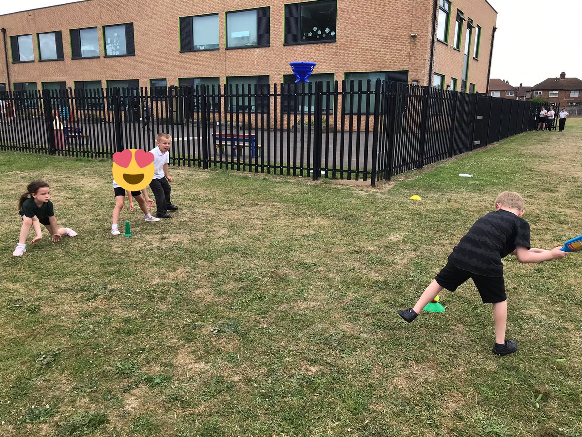 TGPS_NorthLincs's tweet photo. Year 2 have loved our cricket session with Mr Kershaw today #TGPSPE https://t.co/vXaWvijPQj