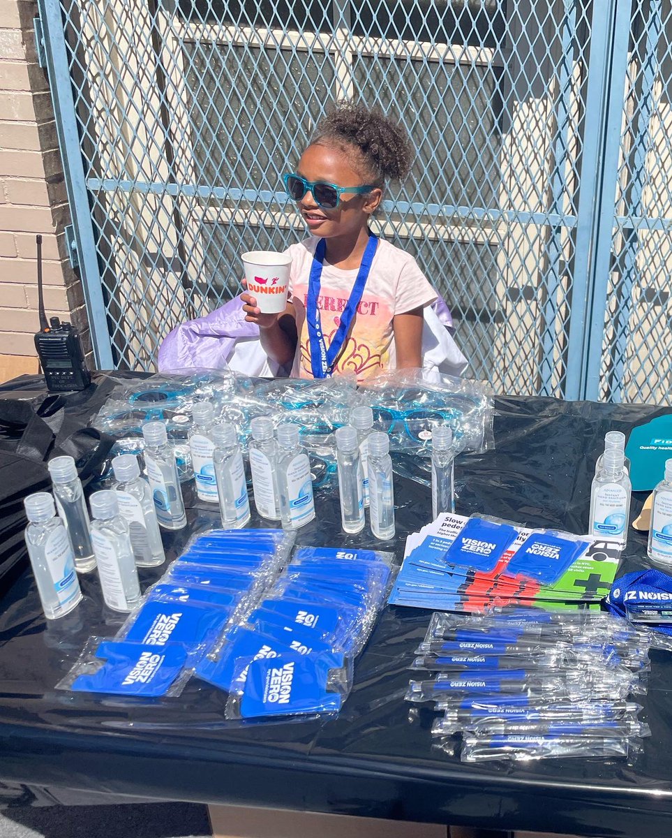 Melissa22579274's tweet image. My Juneteenth event was successful 💖🙏🏽 More than 500 meals, 1000 diapers, feminine products, hygiene products, shoes, clothes, weave, hair and sooooo much more was given out today! My favorite part is I took it back to the South Bronx where it all started. 💖🙏🏽😊