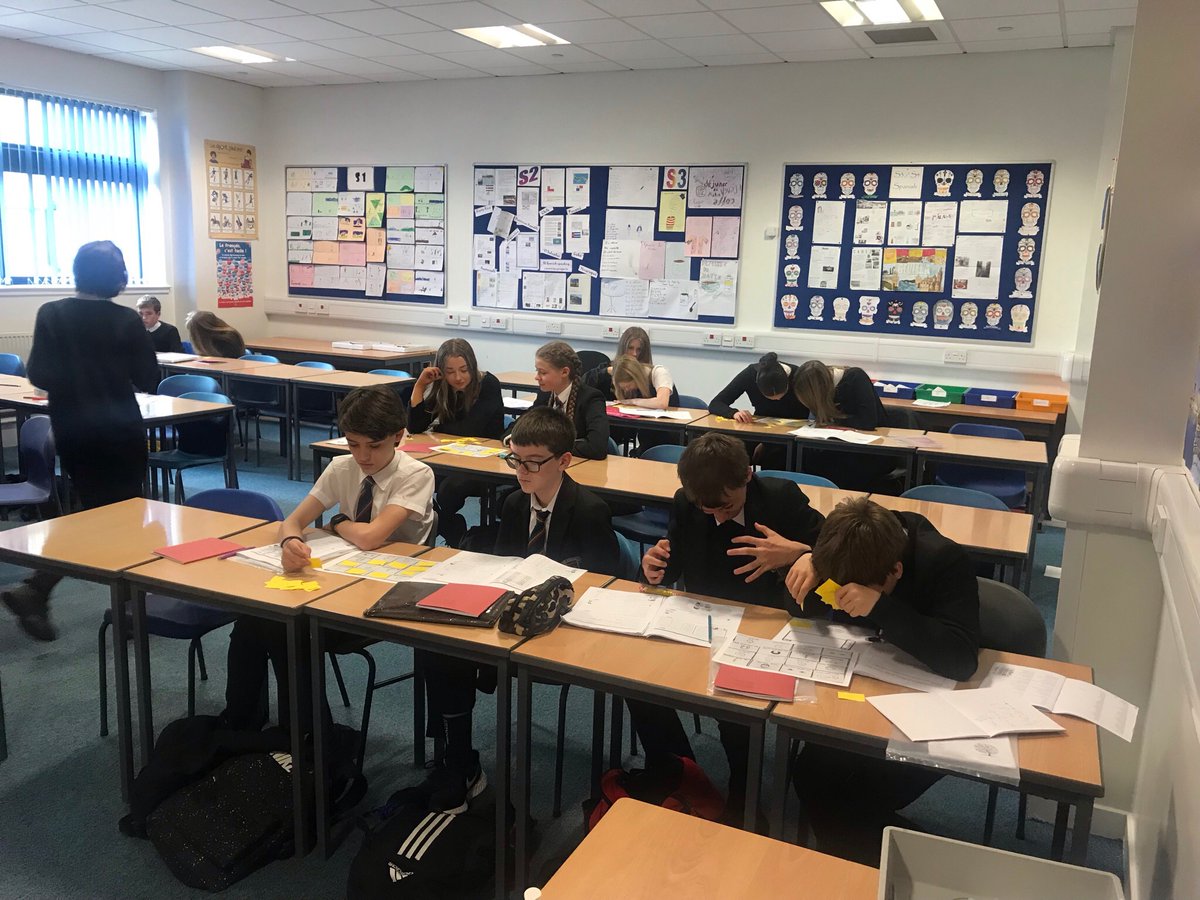 Some final week fun: outdoor speaking practice, descriptions bingo and fruit &amp; veg races 😎🇫🇷
Well done S2 &amp; S3 👏👏👏