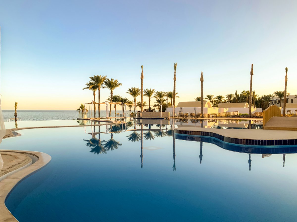 SRDiamondBeach's tweet photo. Float your body on our Infinity Pool and your mind with the view it overlooks. 

#SUNRISEResortsAndCruises #SUNRISEDiamondBeachResort #RedSea #SharmElSheikh #ThisIsEgypt #Egypt #Vacation #Travel https://t.co/XmJTZn4zVj
