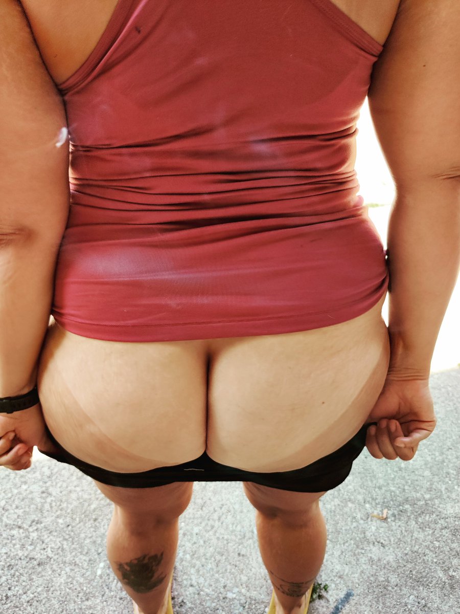 MistressGiGi6's tweet photo. Public flash on this Too hot for panties day
#hotwife #nopanties #tanlines #cutebutt https://t.co/XF61zjdeA5
