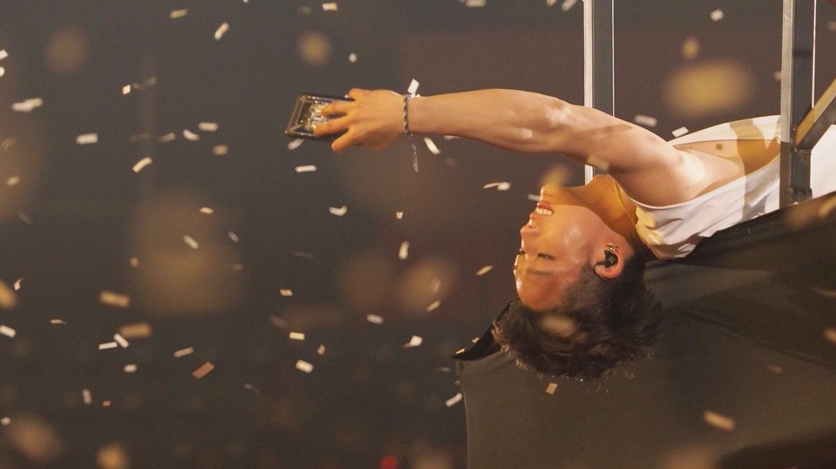 jiwoniverse_'s tweet photo. let me present one of the most precious moments that has ever happened at the concert 🤍

“i can never forget the eyes of the fans who always looked at me. the reason why i was able to come this far and continue to do music is all thanks to our fans” -Bobby https://t.co/FTHHrvduch