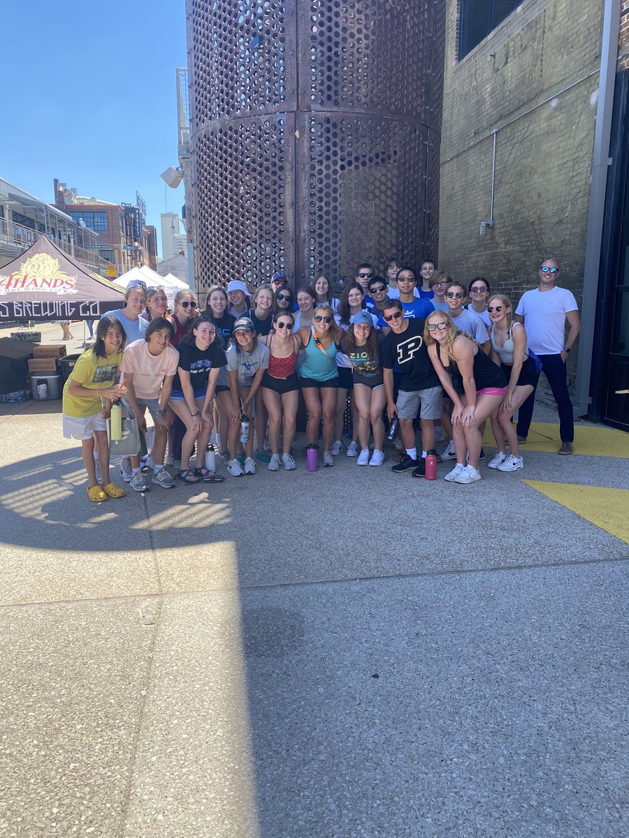 Team pic after lunch at The Foundry! Super good food with tons of options 😋