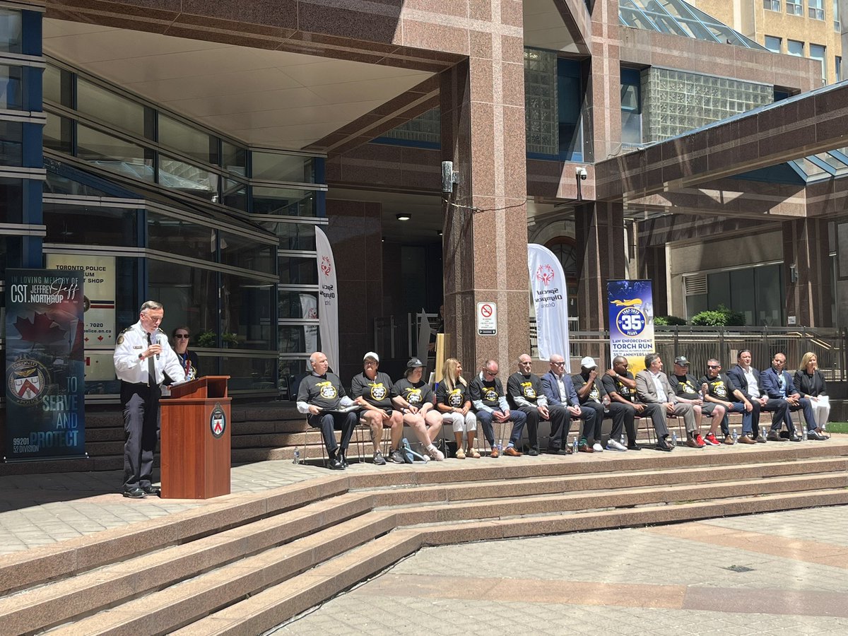LETRToronto's tweet photo. The ceremonyβs have begun!
#TorchRunTO https://t.co/vtSGIVo2fZ