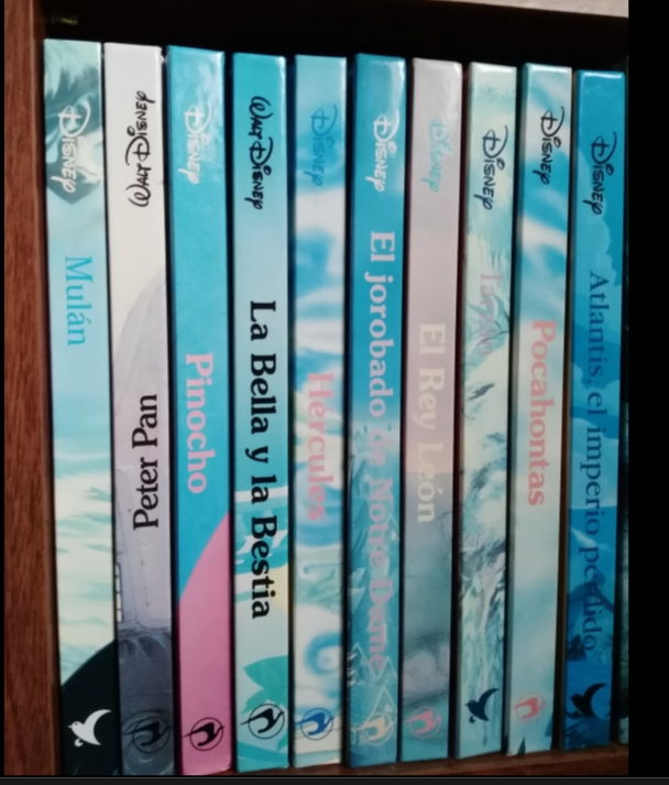 Clafopas's tweet photo. @lavecinarubia El libro que me enganchó a la lectura fue "La Marca del Escorpión" de Nancy Farmer. ❤️

Y Peter Pan o Blancanieves, hasta la saciedad, son los libros que recuerdo de más pequeñaja. 

(foto de Google que no los tengo a mano) https://t.co/8twN4yYYl2