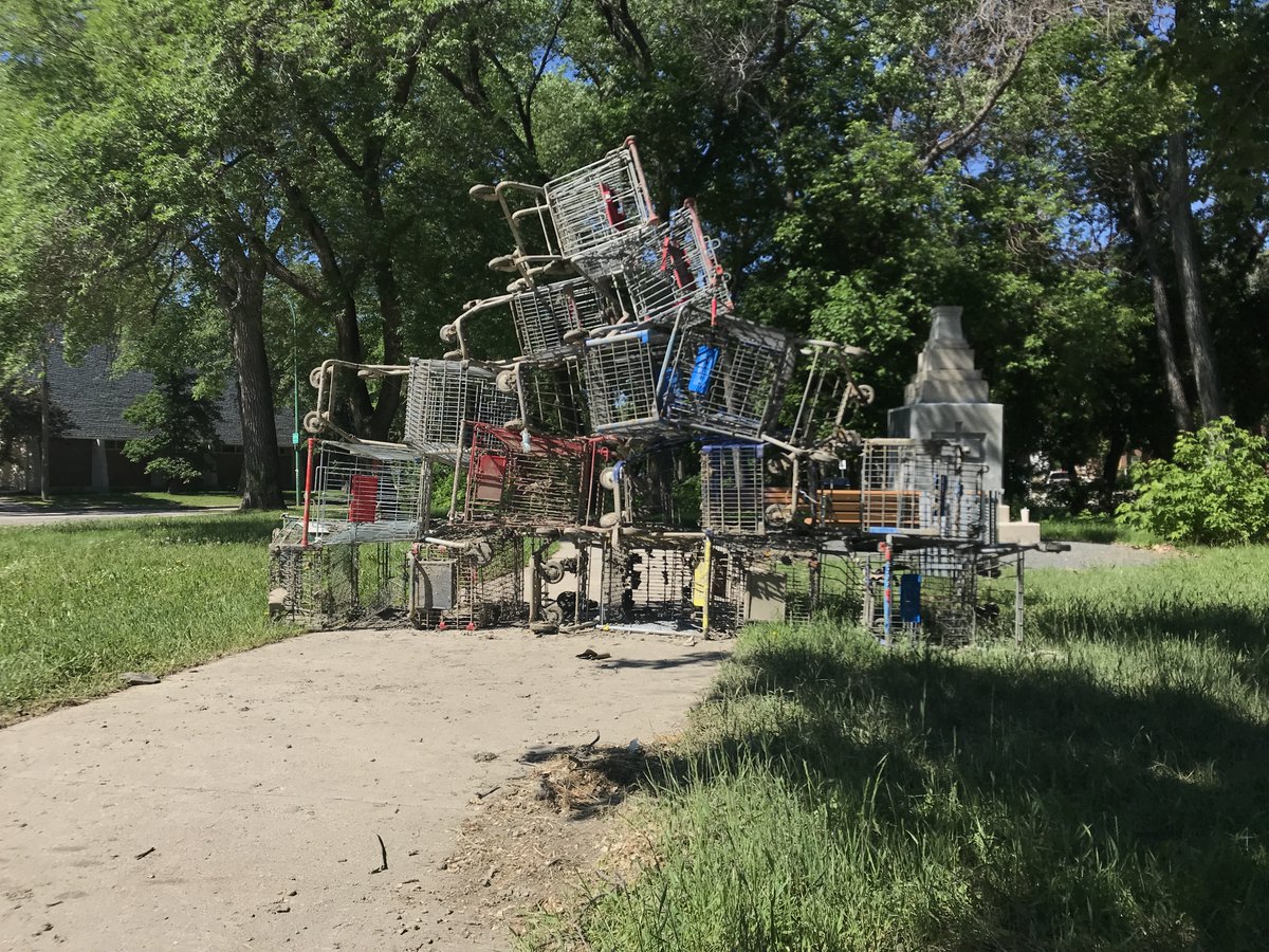 I don’t know if it’s intended as a barrier or public art, or if it’s a structure with an unknowable purpose related to magical ley lines. But it strikes me as very Winnipeg. #madefromwhatsreal #mostlyshoppingcarts