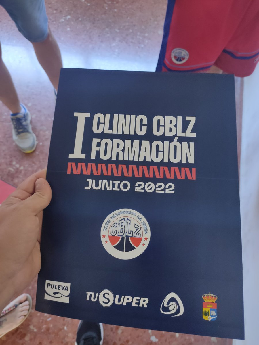 CB_LaZubia's tweet photo. Revisando los últimos detalles del #IClinicCBLZ https://t.co/b9C6L8q5us