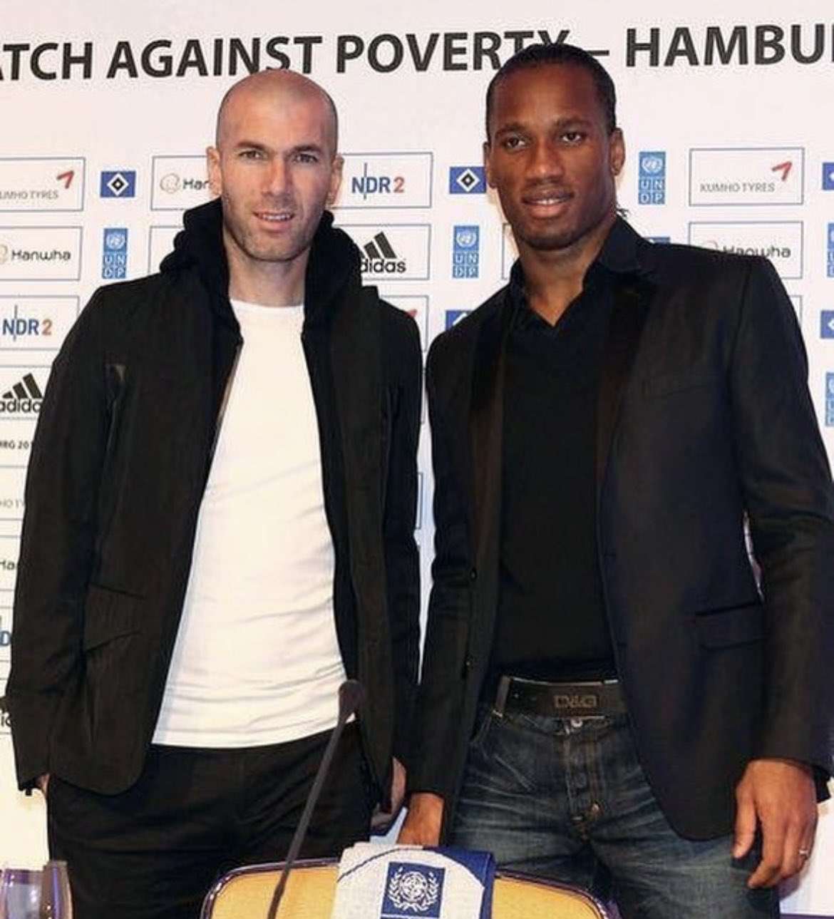 Happy birthday to Zinedine Zidane!!! Here he is with legend    