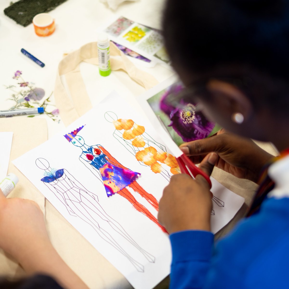 A_New_Direction's tweet photo. Catia Silvestre has been working with students to create unique garments that can be further embellished during the festival as models of collaborative design. Workshops included collage, working with fabrics and even a catwalk! #IAmFestival https://t.co/sHlGXJBcLo