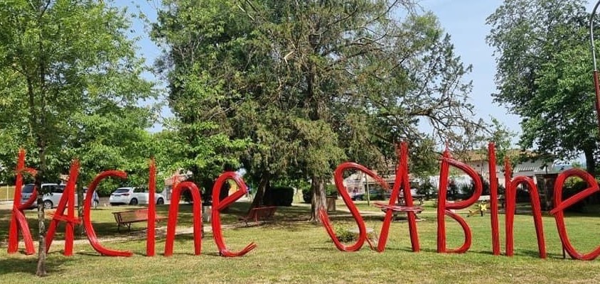 Avec de l'osier rouge, le plasticien et professeur en #arts de l' <a href="/UBMontaigne/">Université Bordeaux Montaigne</a>, Dominique Etna Corbal réalise des installations végétales. "Racine Sabine" est à découvrir dimanche 26 juin, à 11h lors d'un vernissage au château de Savignac ⤵
u-bordeaux-montaigne.fr/fr/actualites/…