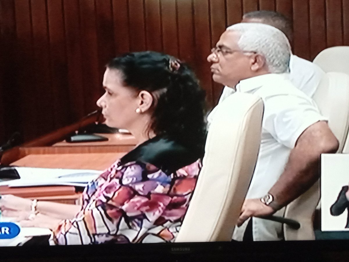 Se evalúa en reunión del grupo de  trabajo nacional presidido por <a href="/DiazCanelB/">Miguel Díaz-Canel Bermúdez</a> 1er Sec. <a href="/PartidoPCC/">Partido Comunista de Cuba</a>  y Presidente de #Cuba lo relacionado con el #CodigoDeLasFamilias y sus variantes después de la consulta popular. Esto es #CubaPorLaVida y por el pueblo <a href="/SuselyMorfaG/">Susely Morfa González</a> <a href="/mariofsabines/">Mario Sabines Lorenzo</a>