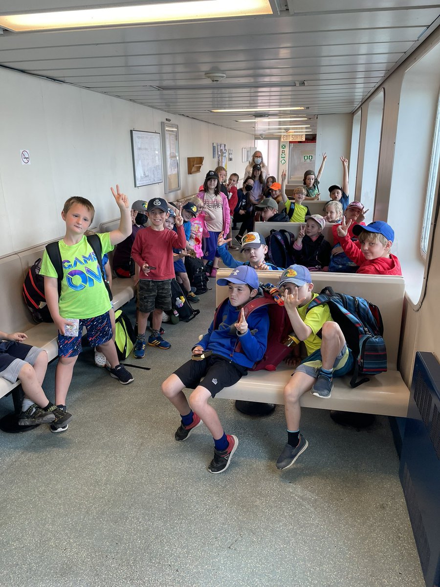 AnaRand6's tweet photo. Thank you Trillium Gymnastics Club for hosting an AWESOME time! @alcdsb_shrt , @mllebenevides #gymnastics,#fun https://t.co/PpZy7f5mmd