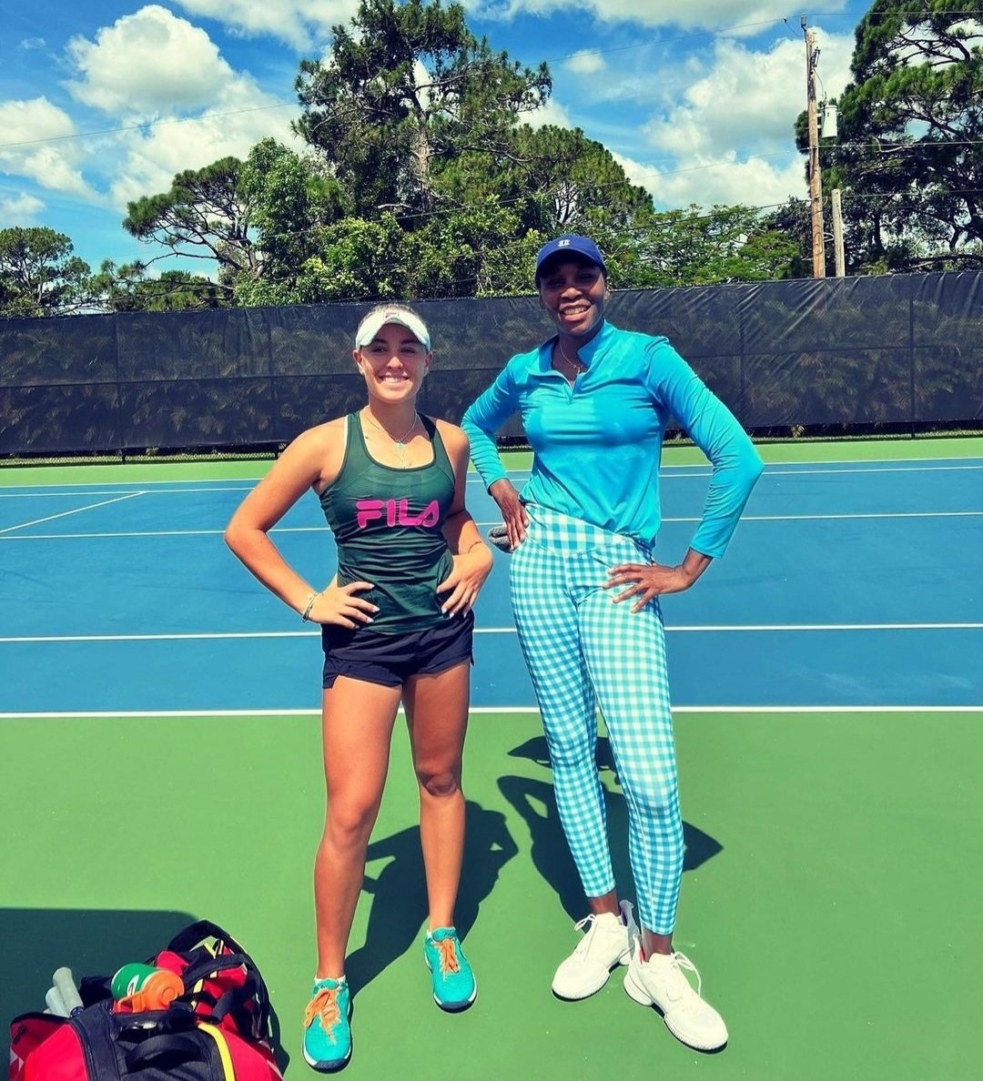 Parsa_Nemati's tweet photo. Great #Wimbledon prep for incoming @StanfordWTennis freshman Alexis Blokhina as the 17-year-old enjoyed a solid practice session in Florida with former World No. 1 @Venuseswilliams and legendary coach Richard Williams. https://t.co/4efauilxZS