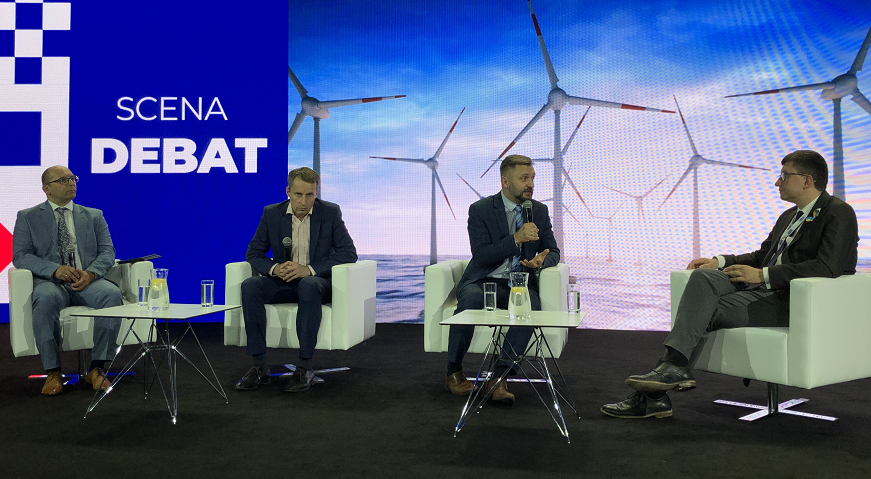 ORLENUP's tweet photo. Wiceprezes #PGNiG @rperkows na #Kongres590: Wydobycie krajowe jest istotnym filarem bezpieczeństwa energetycznego Polski. #Gaz z 🇵🇱 złóż zapewnia ok. 20% krajowego zapotrzebowania. Przy użyciu narzędzi jak #SmartField staramy się utrzymać tę produkcję na jak najwyższym poziomie. https://t.co/4LLeh4bH5s