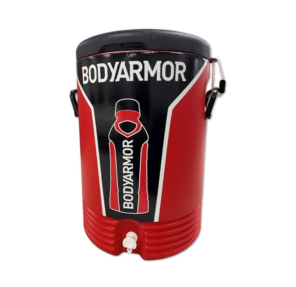 DrinkBODYARMOR's tweet photo. Happy #NationalHydrationDay!!! It’s only right to celebrate w/ an EPIC GIVEAWAY 👀 For a chance to win:

🔸 Tag a friend 🤝
🔸 Reply w/ your favorite flavor 🔥
🔸 Stay hydrated &amp; follow us 😉
🔸 RT for bonus entry 🎟

👇👇👇👇 https://t.co/hL8gMBIL2g