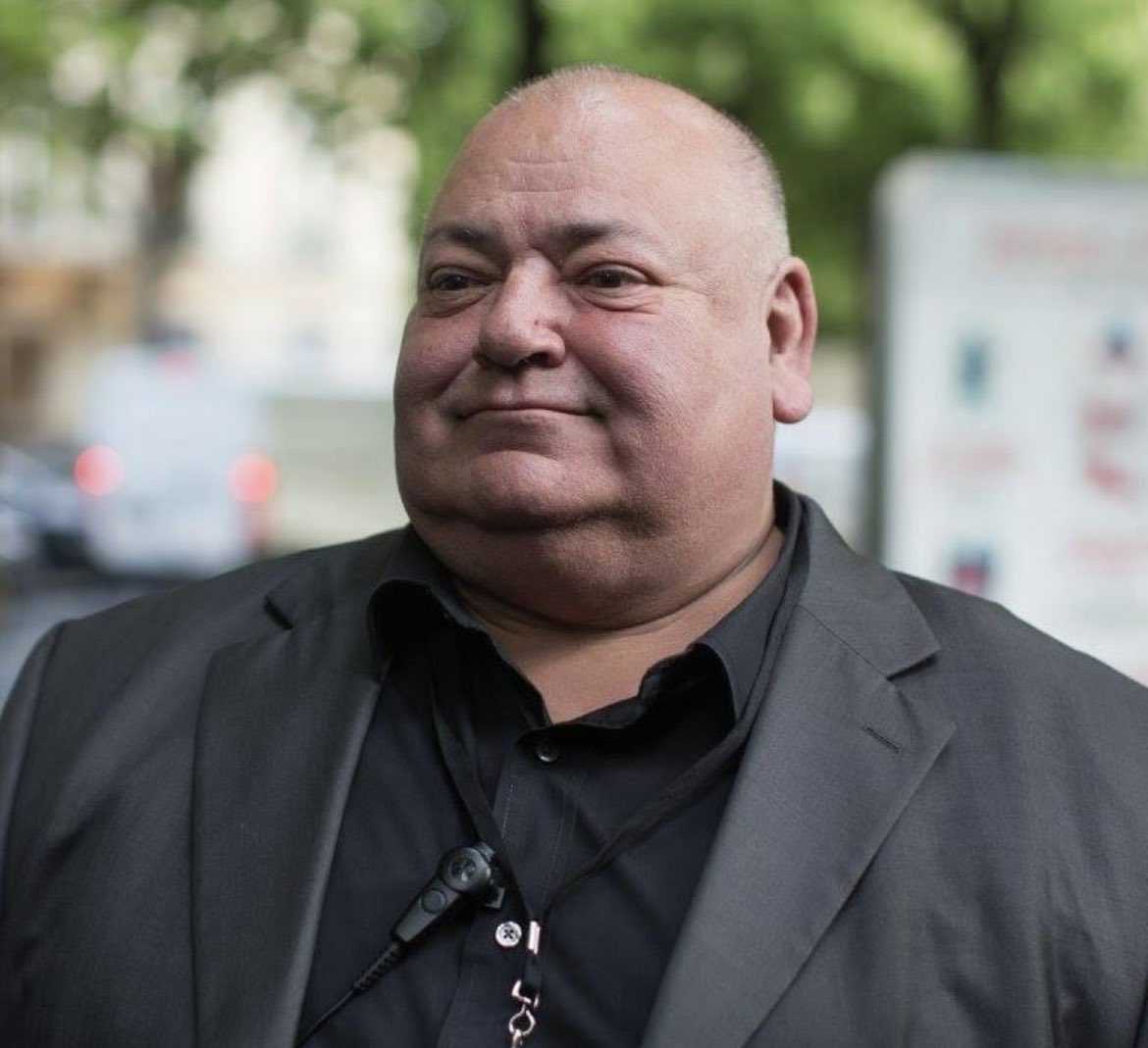 ogamashiyo's tweet photo. Notre ami Pascal Riolet s'en est allé. Une bien triste nouvelle. Derrière son air d'ours mal léché, ce garçon était une crème, d'une extrême sensibilité. Les souvenirs se bousculent, au terme de vingt années passées à ses côtés. Plus qu'un compagnon de route, un frère… https://t.co/V13NRazQav