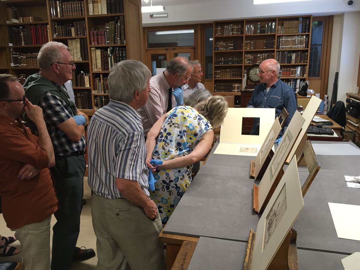 Art_xianity's tweet photo. Outstanding session delivered by #JimHarris @AshmoleanUEP for our A+C support circle.
We got up close and personal with #medieval devotional objects (small ones!) and drawings by #Michelangelo, #Raphael, #Correggio and #Rembrandt.
#benefactor
#patron
#AshmoleanMuseum https://t.co/VqD5WNTNF0