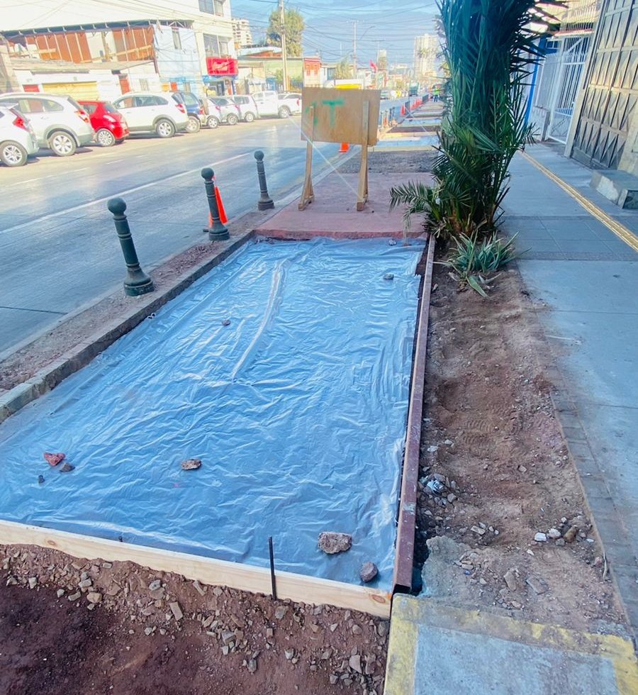 aguasaltiplano's tweet photo. #Iquique. Comenzamos la reposición de las áreas intervenidas en la ciclovía del Par Vial, cumpliendo las especificaciones técnicas de SERVIU. Hoy trabajaremos en Bulnes, entre O. Bonilla y Héroes de la Concepción, para continuar con otros tramos pendientes #CompromisoAltiplano https://t.co/7Juzxt0EoO