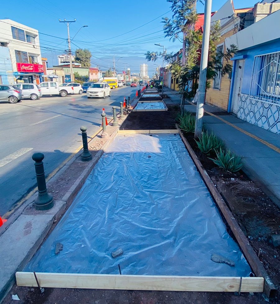 aguasaltiplano's tweet photo. #Iquique. Comenzamos la reposición de las áreas intervenidas en la ciclovía del Par Vial, cumpliendo las especificaciones técnicas de SERVIU. Hoy trabajaremos en Bulnes, entre O. Bonilla y Héroes de la Concepción, para continuar con otros tramos pendientes #CompromisoAltiplano https://t.co/7Juzxt0EoO